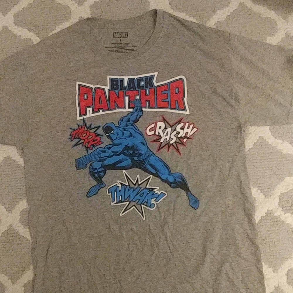 Black Panther T shirt Size L
